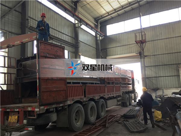 <a href='http://www.astimsrl.com/1/100.html' target='_blank'><span>废铁撕碎机</span></a>设备1200型发货现场