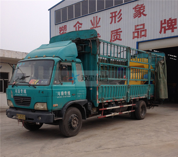 <a href='http://www.astimsrl.com/1/101.html' target='_blank'><span>易拉罐撕碎机</span></a>设备发货现场