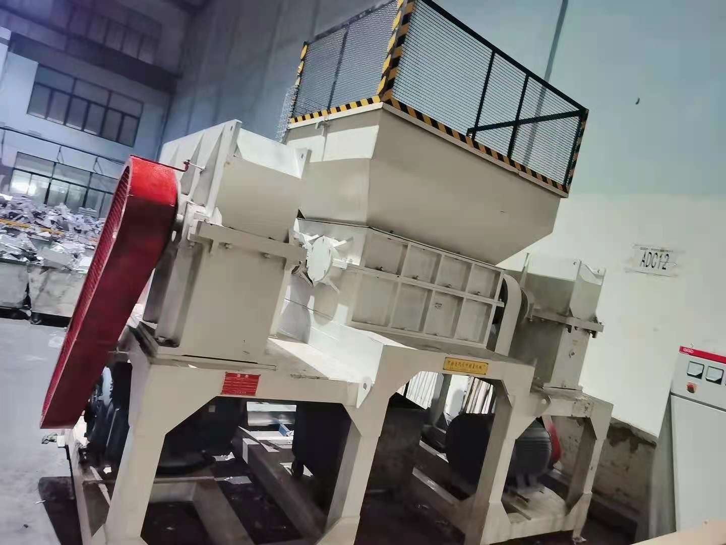 废铝的产生主要来源于铝加工,铝锭和加工产生的废铝及铝制品加工时产生的边角料,都可用来生产制作再生铝。通过相关数据显示金属铝的重要来源就是铝合金和铝金属,我国金属铝的产生量中15%来自再生铝。随着铝制品的快速增长,很多朋友都纷纷选择开办废铝设备厂,那么开办废铝厂需要用到什么设备? 废铝的产生主要来源于铝加工,铝锭和加工产生的废铝及铝制品加工时产生的边角料,都可用来生产制作再生铝。通过相关数据显示金属铝的重要来源就是铝合金和铝金属,我国金属铝的产生量中15%来自再生铝。随着铝制品的快速增长,很多朋友都纷纷选择开办废铝设备厂,那么开办废铝厂需要用到什么设备?